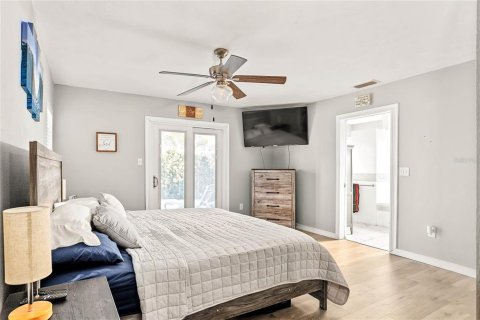 House in Clearwater, Florida 3 bedrooms, 197.97 sq.m. № 2277336 - photo 12