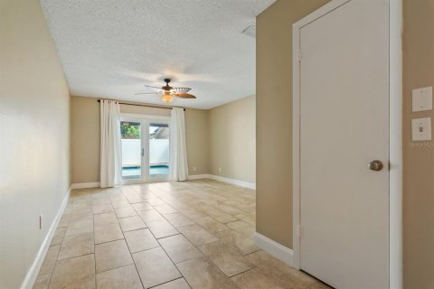 House in Tampa, Florida 3 bedrooms, 157.19 sq.m. № 1909936 - photo 23