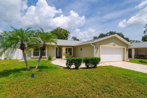House in Tampa, Florida 3 bedrooms, 157.19 sq.m. № 1909936 - photo 3