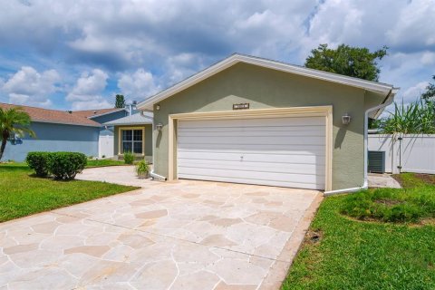 House in Tampa, Florida 3 bedrooms, 157.19 sq.m. № 1909936 - photo 4