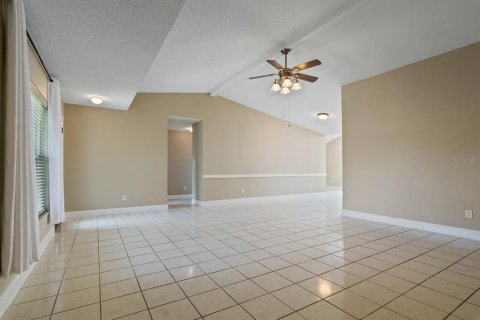 House in Tampa, Florida 3 bedrooms, 157.19 sq.m. № 1909936 - photo 11