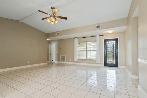 House in Tampa, Florida 3 bedrooms, 157.19 sq.m. № 1909936 - photo 9