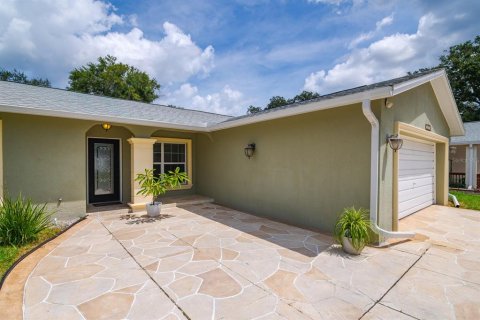 House in Tampa, Florida 3 bedrooms, 157.19 sq.m. № 1909936 - photo 7