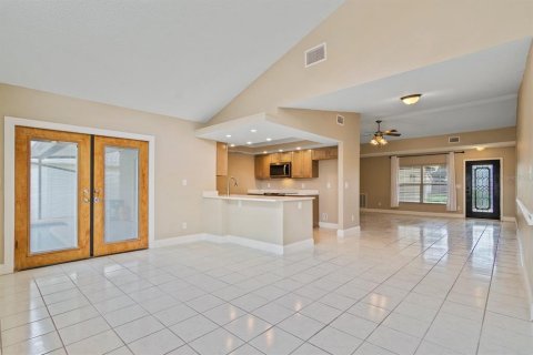 House in Tampa, Florida 3 bedrooms, 157.19 sq.m. № 1909936 - photo 13