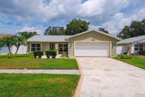 House in Tampa, Florida 3 bedrooms, 157.19 sq.m. № 1909936 - photo 2