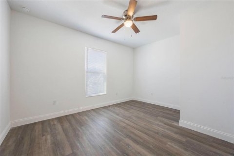 House in Sanford, Florida 4 bedrooms, 191.94 sq.m. № 1542069 - photo 11