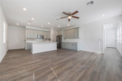 House in Sanford, Florida 4 bedrooms, 191.94 sq.m. № 1542069 - photo 3