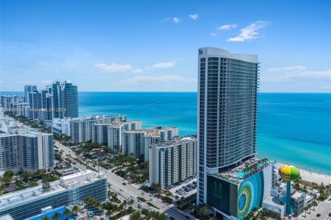 Copropriété à vendre à Hollywood, Floride: 2 chambres, 104.61 m2 № 1801036 - photo 22
