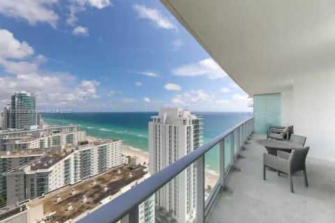Copropriété à vendre à Hollywood, Floride: 2 chambres, 104.61 m2 № 1801036 - photo 3