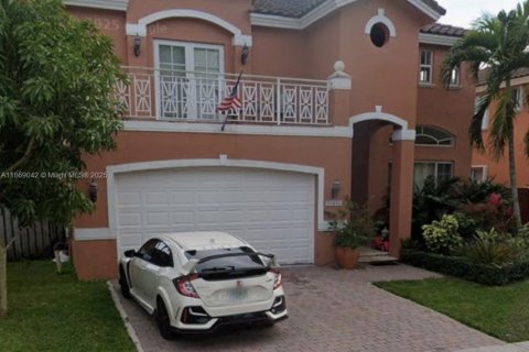Villa ou maison à vendre à Miami, Floride: 5 chambres, 231.51 m2 № 1896894 - photo 2