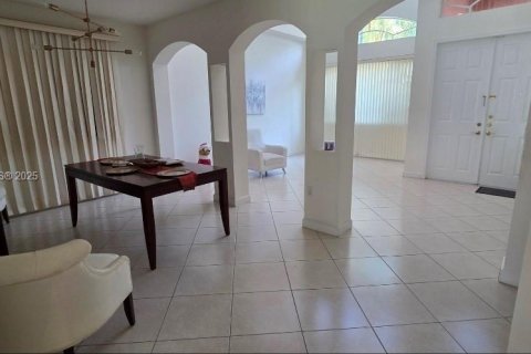 Villa ou maison à vendre à Miami, Floride: 5 chambres, 231.51 m2 № 1896894 - photo 9