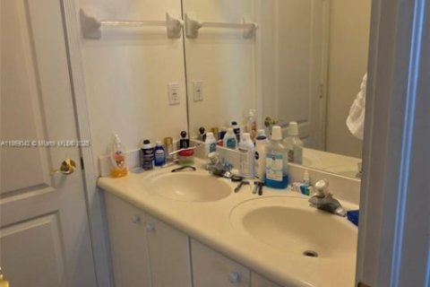 Villa ou maison à vendre à Miami, Floride: 5 chambres, 231.51 m2 № 1896894 - photo 30