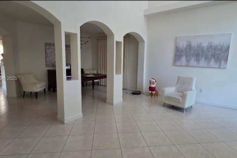 Villa ou maison à vendre à Miami, Floride: 5 chambres, 231.51 m2 № 1896894 - photo 5