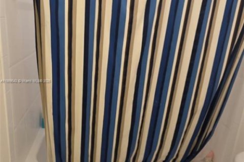 Villa ou maison à vendre à Miami, Floride: 5 chambres, 231.51 m2 № 1896894 - photo 29