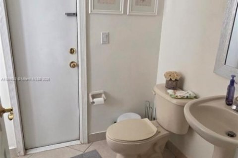 Villa ou maison à vendre à Miami, Floride: 5 chambres, 231.51 m2 № 1896894 - photo 20