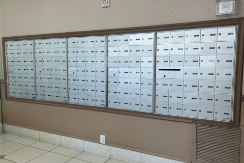Copropriété à louer à Hallandale Beach, Floride: 1 chambre, 72.46 m2 № 1784130 - photo 15