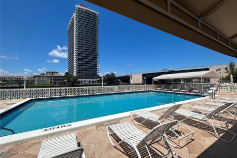 Copropriété à louer à Hallandale Beach, Floride: 1 chambre, 72.46 m2 № 1784130 - photo 9