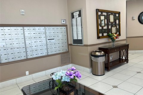 Condo in Hallandale Beach, Florida, 1 bedroom  № 1784130 - photo 7