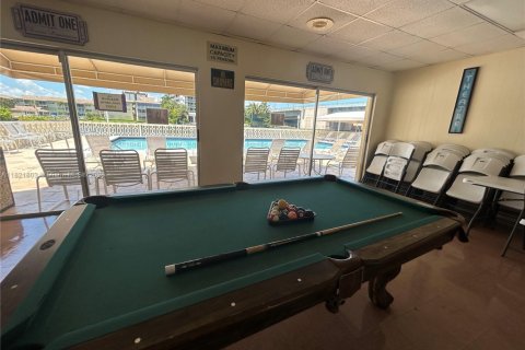 Condo in Hallandale Beach, Florida, 1 bedroom  № 1784130 - photo 11