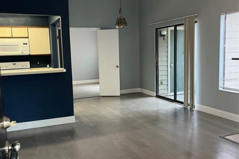 Снять в аренду кондоминиум в Альтамонте-Спрингс, Флорида 4 комнаты, 88.44м2, № 2205611 - фото 7
