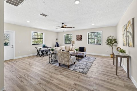 Villa ou maison à louer à Brooksville, Floride: 4 chambres, 244.33 m2 № 2199232 - photo 9