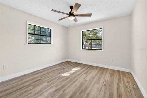 Villa ou maison à louer à Brooksville, Floride: 4 chambres, 244.33 m2 № 2199232 - photo 11