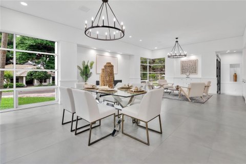House in Windermere, Florida 5 bedrooms, 435.53 sq.m. № 1578631 - photo 14