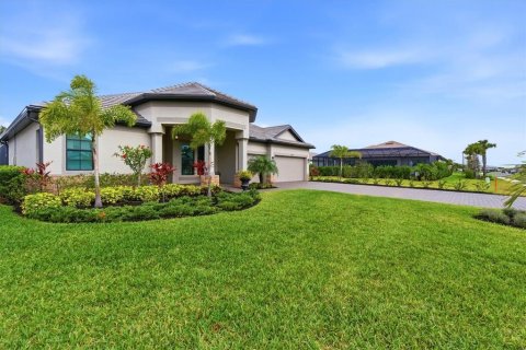 House in Estero, Florida 4 bedrooms, 237.18 sq.m. № 2098396 - photo 2