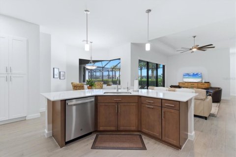 House in Estero, Florida 4 bedrooms, 237.18 sq.m. № 2098396 - photo 14