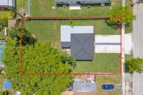 House in North Miami, Florida 4 bedrooms, 135.27 sq.m. № 1775264 - photo 20