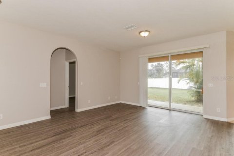 Casa en alquiler en North Port, Florida, 3 dormitorios, 142.23 m2 № 1914006 - foto 4