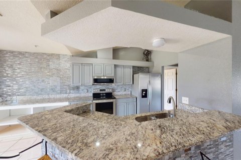 Villa ou maison à vendre à Port Charlotte, Floride: 4 chambres, 211.35 m2 № 2207149 - photo 9