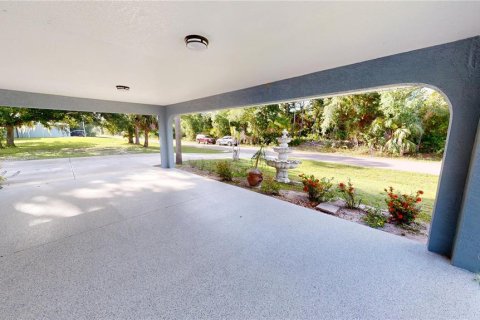 Villa ou maison à vendre à Port Charlotte, Floride: 4 chambres, 211.35 m2 № 2207149 - photo 3