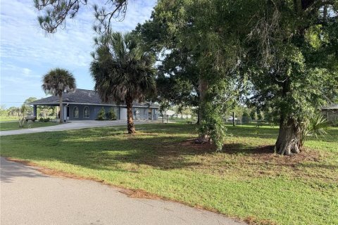 Villa ou maison à vendre à Port Charlotte, Floride: 4 chambres, 211.35 m2 № 2207149 - photo 28