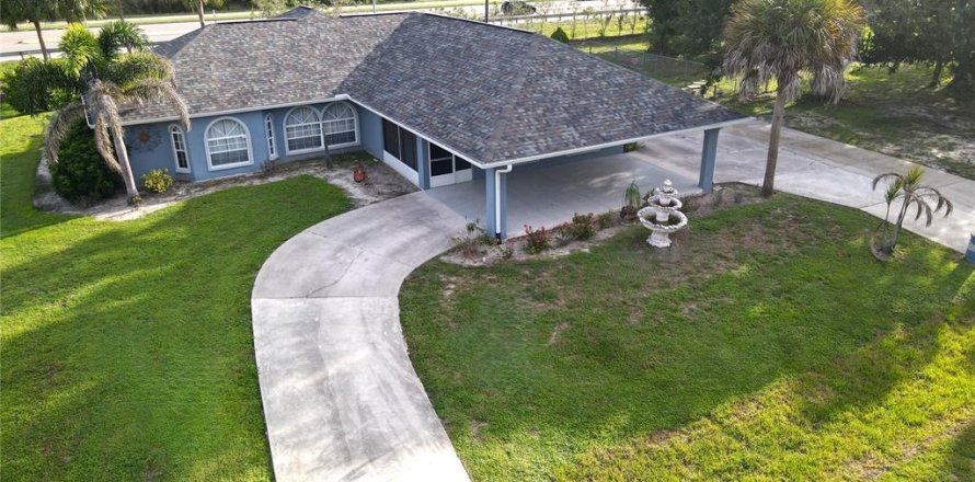 Villa ou maison à Port Charlotte, Floride 4 chambres, 211.35 m2 № 2207149