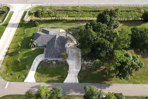 Villa ou maison à vendre à Port Charlotte, Floride: 4 chambres, 211.35 m2 № 2207149 - photo 27