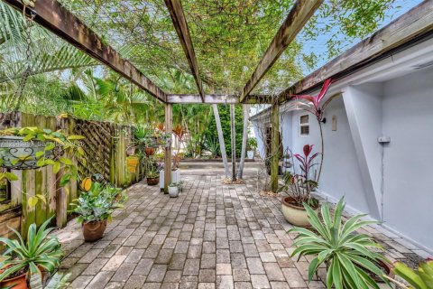 Propiedad comercial en venta en Oakland Park, Florida, 126.35 m2 № 2189074 - foto 20