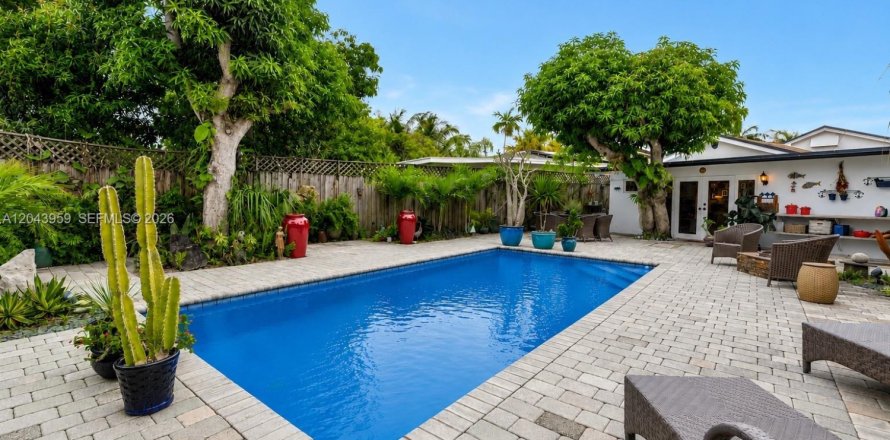 Propiedad comercial en Oakland Park, Florida 126.35 m2 № 2189074