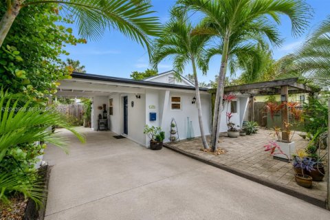 Propiedad comercial en venta en Oakland Park, Florida, 126.35 m2 № 2189074 - foto 2