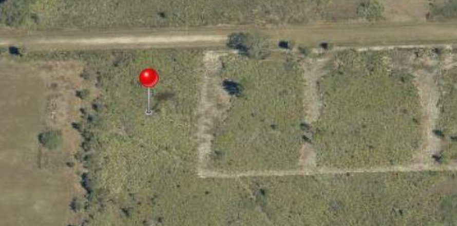 Commercial property in Okeechobee, Florida № 2179060