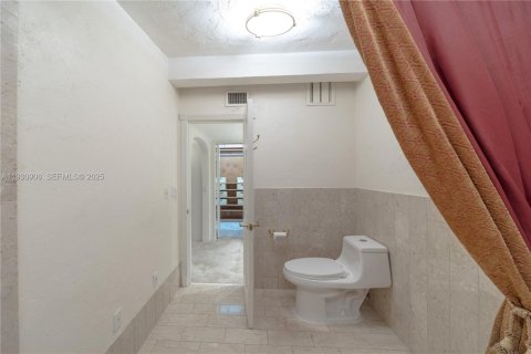 Condo in Miami, Florida, 3 bedrooms № 1989617 - photo 12