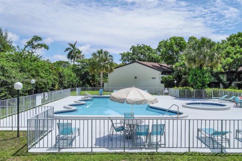 Condo in Miami, Florida, 3 bedrooms № 1989617 - photo 29