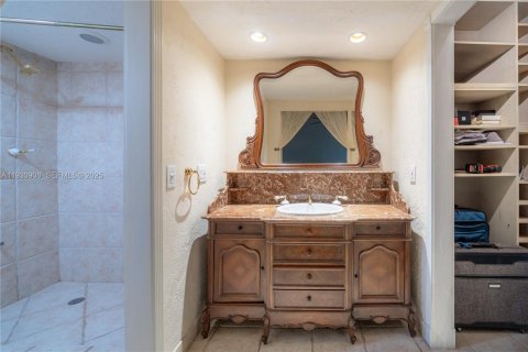 Condo in Miami, Florida, 3 bedrooms № 1989617 - photo 23
