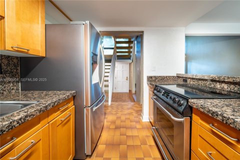 Condo in Miami, Florida, 3 bedrooms № 1989617 - photo 25