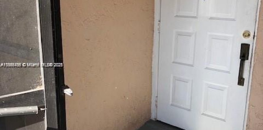 Condominio en Homestead, Florida, 2 dormitorios  № 1960648