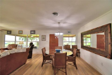 House in Frostproof, Florida 3 bedrooms, 169.27 sq.m. № 1915790 - photo 12