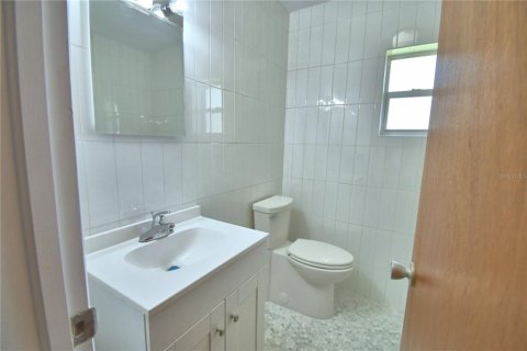 House in Frostproof, Florida 3 bedrooms, 169.27 sq.m. № 1915790 - photo 19