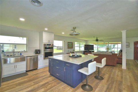 House in Frostproof, Florida 3 bedrooms, 169.27 sq.m. № 1915790 - photo 7