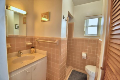 House in Frostproof, Florida 3 bedrooms, 169.27 sq.m. № 1915790 - photo 27