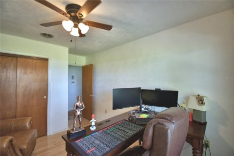 House in Frostproof, Florida 3 bedrooms, 169.27 sq.m. № 1915790 - photo 16
